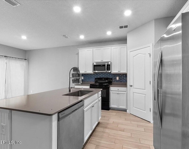 12658 Josslyn Lane - Photo Thumbnail 5