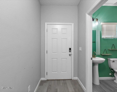 12658 Josslyn Lane - Photo Thumbnail 3