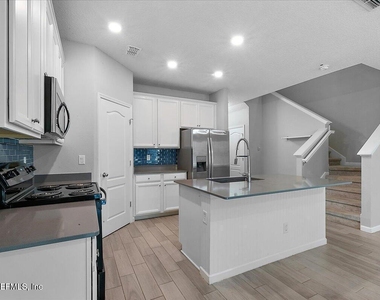12658 Josslyn Lane - Photo Thumbnail 6