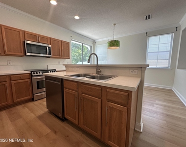 108 Bay Bridge Drive - Photo Thumbnail 3