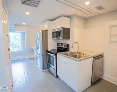 2105 River Boulevard - Photo Thumbnail 1