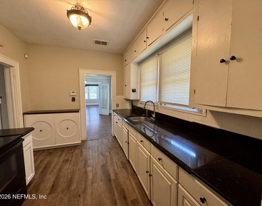 805 St Clair Street - Photo Thumbnail 7