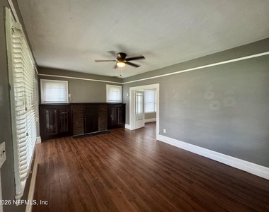 805 St Clair Street - Photo Thumbnail 2