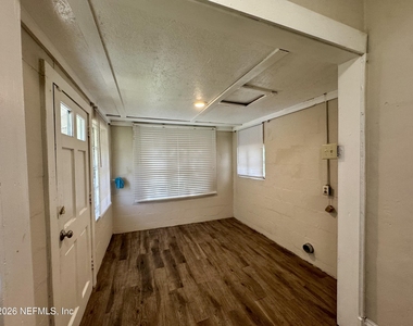 805 St Clair Street - Photo Thumbnail 9