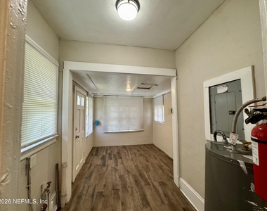 805 St Clair Street - Photo Thumbnail 8