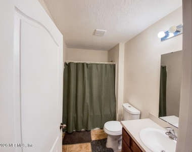 45013 Amhurst Oaks Drive - Photo Thumbnail 11