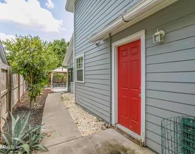8621 Goodbys Trace Drive - Photo Thumbnail 6