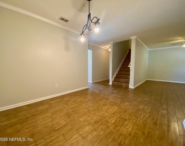 1530 Vineland Circle - Photo Thumbnail 6