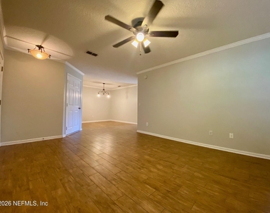1530 Vineland Circle - Photo Thumbnail 4