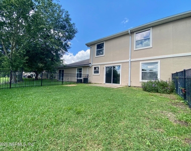 1530 Vineland Circle - Photo Thumbnail 34