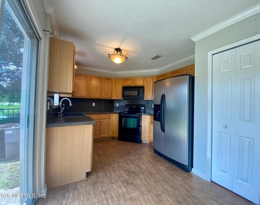 1530 Vineland Circle - Photo Thumbnail 13