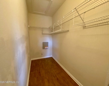 1530 Vineland Circle - Photo Thumbnail 18
