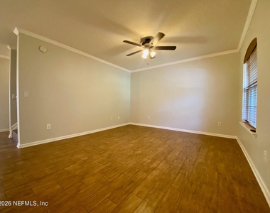 1530 Vineland Circle - Photo Thumbnail 8