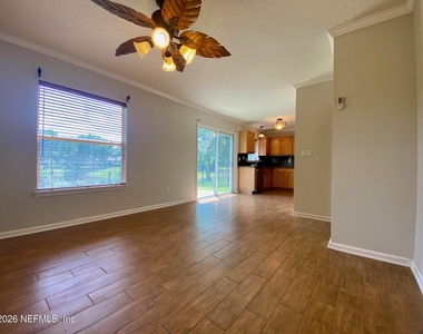 1530 Vineland Circle - Photo Thumbnail 11