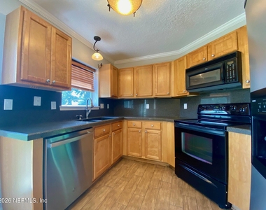 1530 Vineland Circle - Photo Thumbnail 14