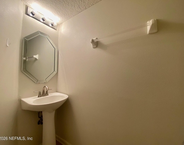 1530 Vineland Circle - Photo Thumbnail 32