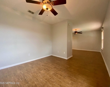 1530 Vineland Circle - Photo Thumbnail 17