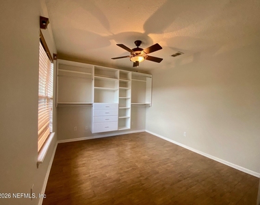 1530 Vineland Circle - Photo Thumbnail 16