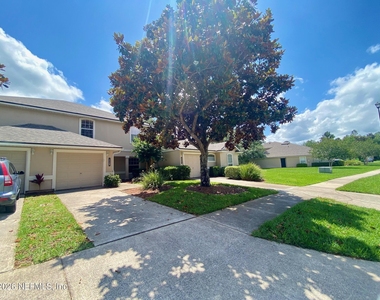 1530 Vineland Circle - Photo Thumbnail 2