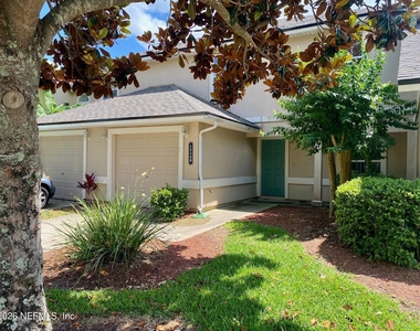 1530 Vineland Circle - Photo Thumbnail 3