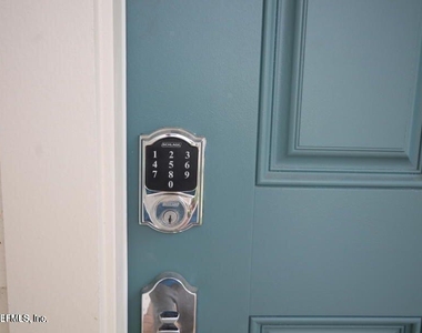 2642 Caroline Hills Drive - Photo Thumbnail 11