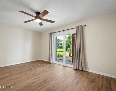 22 Comares Avenue - Photo Thumbnail 11