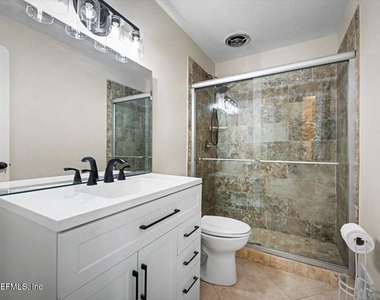 22 Comares Avenue - Photo Thumbnail 19