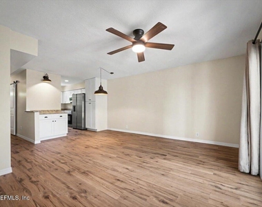 22 Comares Avenue - Photo Thumbnail 12