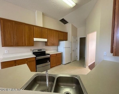 5009 Grand Lakes Drive S - Photo Thumbnail 12