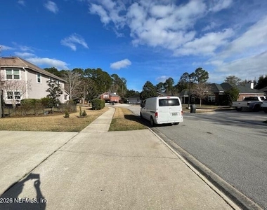 5009 Grand Lakes Drive S - Photo Thumbnail 6