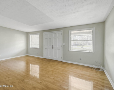 3223 Victoria Park Road - Photo Thumbnail 6