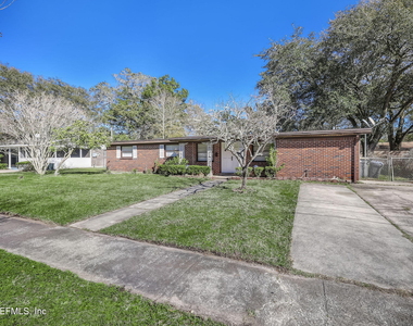 3223 Victoria Park Road - Photo Thumbnail 2