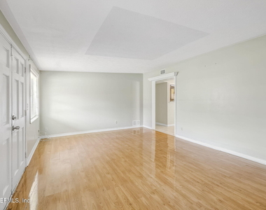 3223 Victoria Park Road - Photo Thumbnail 8