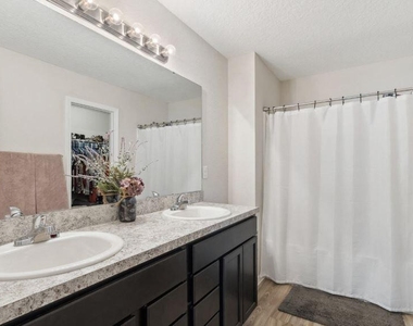 13543 Saddlewood Parkway - Photo Thumbnail 17