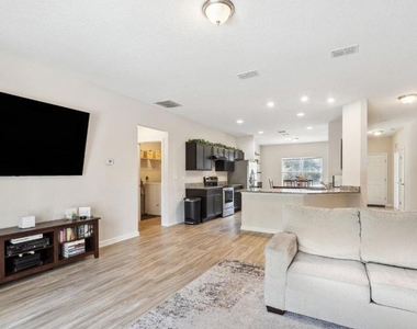 13543 Saddlewood Parkway - Photo Thumbnail 7