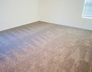 440 Aralia Lane - Photo Thumbnail 8