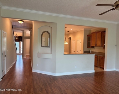 1439 Barrington Circle - Photo Thumbnail 4