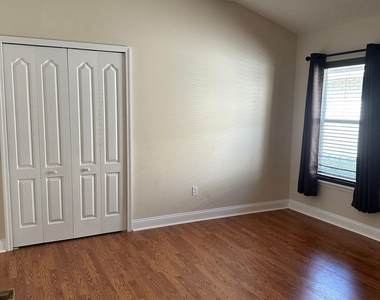 1439 Barrington Circle - Photo Thumbnail 16