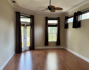 1439 Barrington Circle - Photo Thumbnail 10