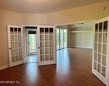 1439 Barrington Circle - Photo Thumbnail 15