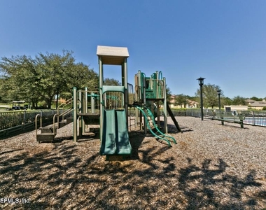 1439 Barrington Circle - Photo Thumbnail 33