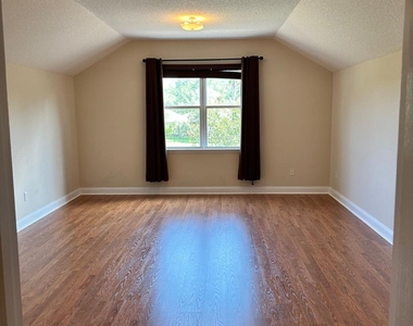 1439 Barrington Circle - Photo Thumbnail 22