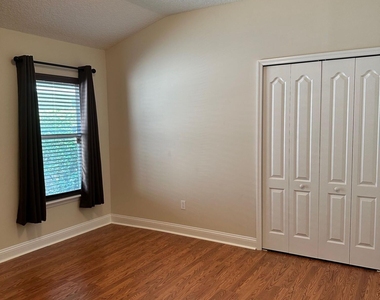 1439 Barrington Circle - Photo Thumbnail 20