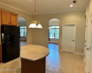 1439 Barrington Circle - Photo Thumbnail 9
