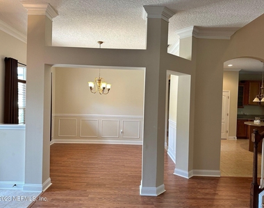 1439 Barrington Circle - Photo Thumbnail 3