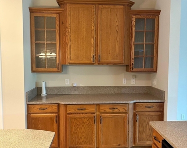 1439 Barrington Circle - Photo Thumbnail 6