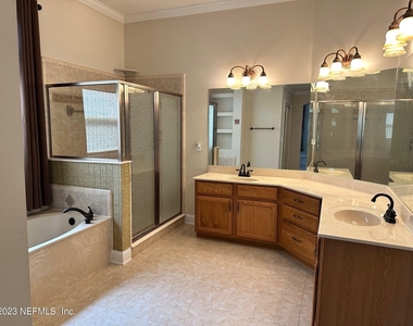 1439 Barrington Circle - Photo Thumbnail 12