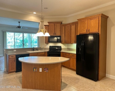 1439 Barrington Circle - Photo Thumbnail 5
