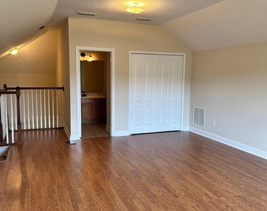 1439 Barrington Circle - Photo Thumbnail 23
