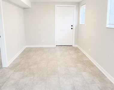 1249 S Kolin Avenue - Photo Thumbnail 3